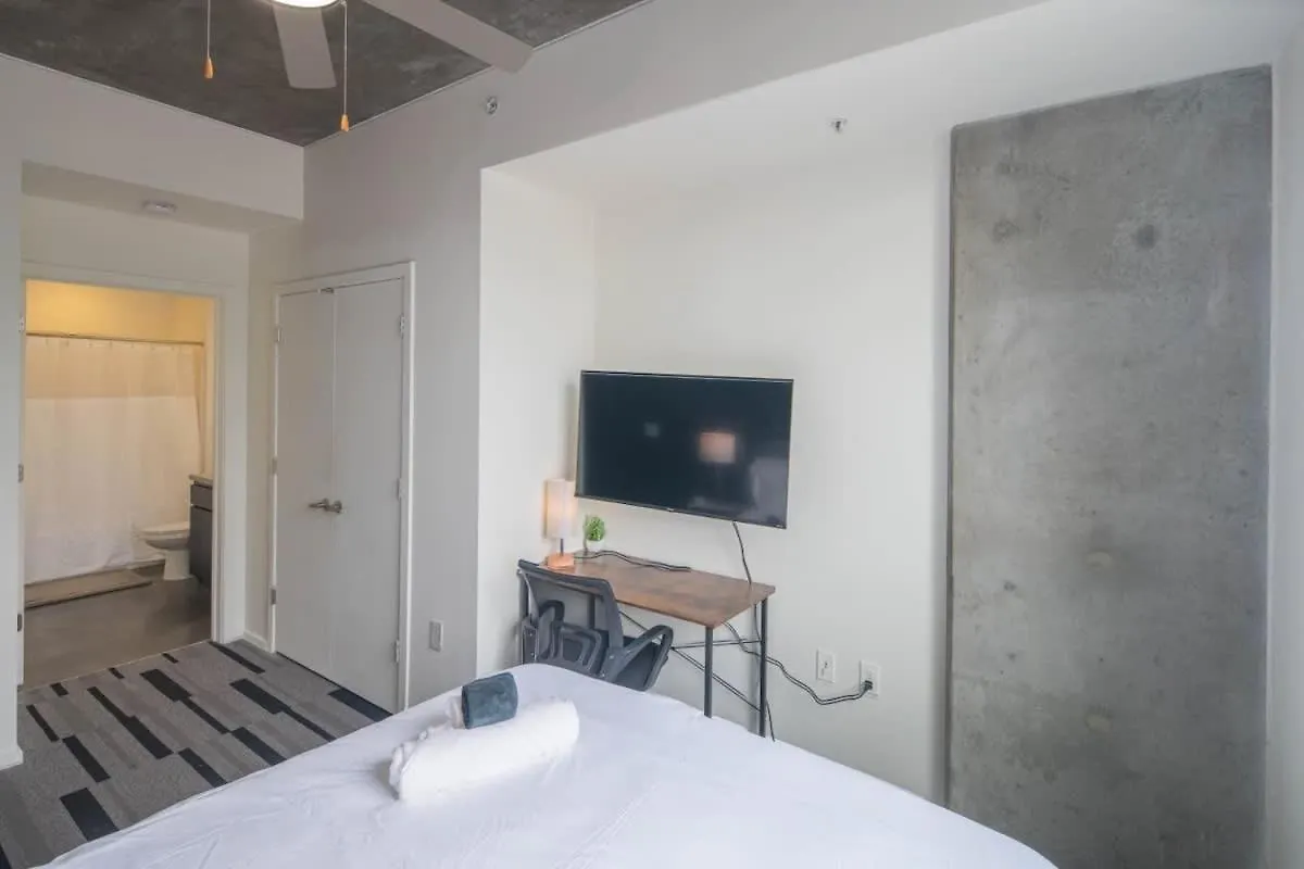 Elegant 2Bd - Cdt - Gym, Pool, Parking - Sleep 8 Apartment Phoenix