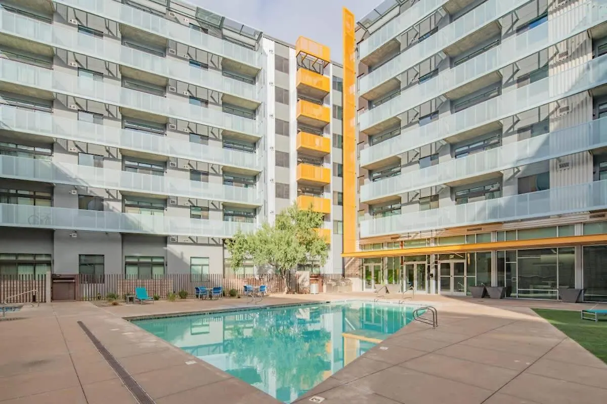 Elegant 2Bd - Cdt - Gym, Pool, Parking - Sleep 8 Apartment Phoenix