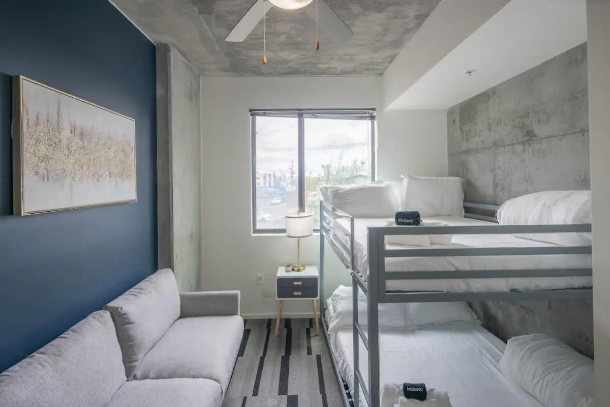 Elegant 2Bd - Cdt - Gym, Pool, Parking - Sleep 8 Apartment Phoenix